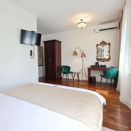 1927 Hotel